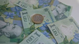 BREAKING | Euro a ajuns la 5,2180 lei. Un nou minim istoric pentru moneda românească, în ziua moțiunii împotriva premierului Bolojan