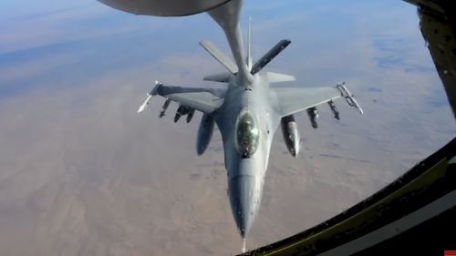 Primele trei avioane-cisternă americane au aterizat în România