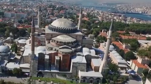 Hagia Sofia, celebra bazilică din epoca bizantină de la Istanbul, a fost avariată de utilaje grele folosite în timpul unor lucrări de reabilitare