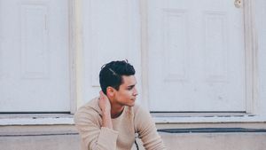 Liceul de Artă din Sibiu angajează model masculin viu / Director: ”Până acum am avut un model feminin și au hotărât ca de data aceasta să fie un model masculin” / Trebuie să aibă studii medii și un an vechime în muncă