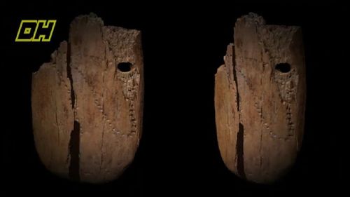 Un pandantiv vechi de peste 40.000 de ani a fost descoperit în Polonia și este considerat cel mai vechi obiect de acest tip gravat de oameni