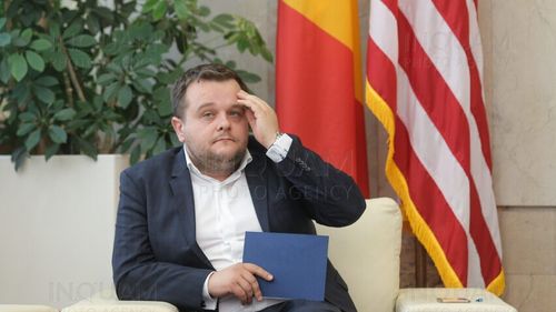 Fiul lui Dumitru Buzatu spune că procurorii au ridicat din casa tatălui său două laptop-uri și niște sume mici, câteva mii de lei, bani proveniți din vânzarea porcilor și cireșelor