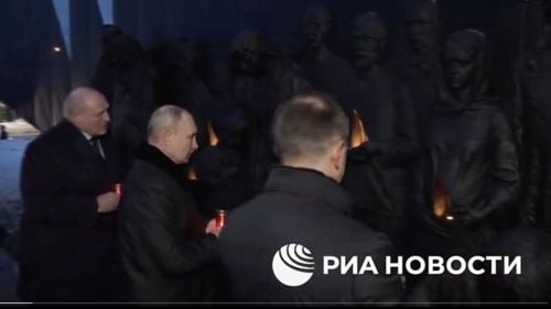 Putin, la marcarea a 80 de ani de la sfârşitul Asediului Leningradului, spune că vrea să „eradicheze definitiv nazismul”. Alături de Lukaşenko a inaugurat o statuie uriaşă a unei Mame Patrii cu Copiii săi