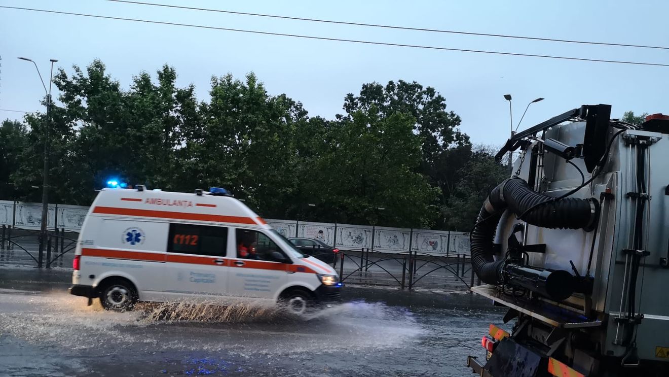 Traficul în zona de sud a Bucureștiului, blocat din cauza ploii