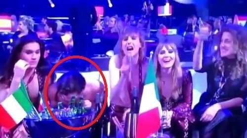VIDEO Organizatorii Eurovision despre solistul trupei Maneskin care a câștigat concursul: Nici un consum de droguri nu a avut loc / PLUS: Filmulețul de la care a pornit întreaga dezbatere