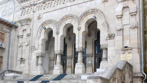 Plăți de 5 lei acoperite cu chitanțe de 500 de lei, pentru taxe judiciare de timbru totalizând sute de mii de lei și care n-ar avea justificare – semnalate în cadrul unui control al Curții de Conturi la Universitatea Dunărea de Jos din Galați