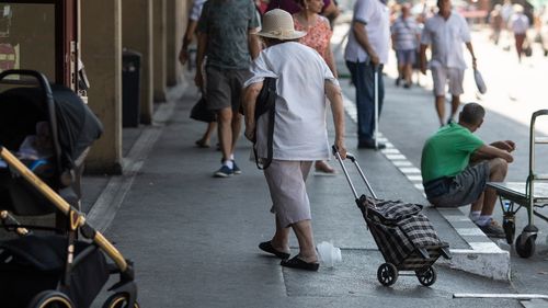 Boloş: 63.000 de vouchere sociale blocate, din cauză că beneficiarii cumulau venituri de peste 1.500 de lei