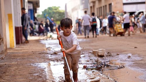 Peste 50.000 de oameni au protestat în Valencia, la un an de la inundaţiile catastrofale