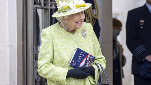 Regina Elisabeta a II-a împlinește 95 de ani la mai puțin de două săptămâni după ce a rămas văduvă, dar este hotărâtă să continue să-și exercite atribuțiile