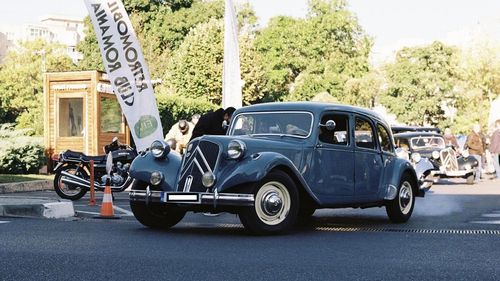 Peste 200 de autovehicule istorice la Retroparada Primăverii 2023, sâmbătă, în Parcul Lumea Copiilor din București