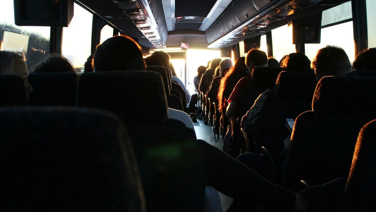 Zeci de persoane au murit după ce un autobuz a căzut de pe un pod în Mali