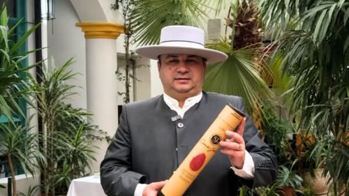 A învățat totul despre gastronomia spaniolă în Denia, iar astăzi face paella la București. Sorin Barbu (Casa España): Urmăresc videoclipuri cu tineri români de acolo care gătesc spaniol, dar care reușesc să introducă și rețete românești, arătând spaniolilor ce gătea bunica sau mama în România