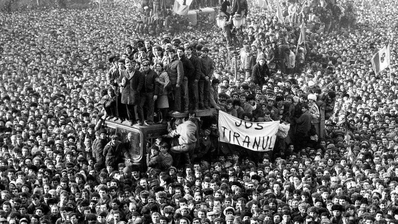 Marș memorial în București pentru eroii uciși în Revoluția din Decembrie 1989