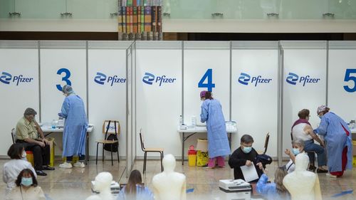 Doza booster va putea fi făcută la 4 luni de la schema inițială, începând din 17 ianuarie, anunță Valeriu Gheorghiță