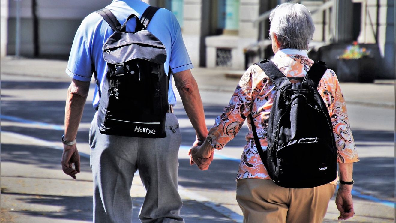 Persoanele în vârstă din Italia vor fi scutite de obligativitatea reînnoirii cărţilor de identitate