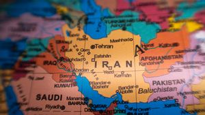 Iranul îşi redeschide parţial spaţiul aerian, după intrarea în vigoare a armistițiului cu Statele Unite