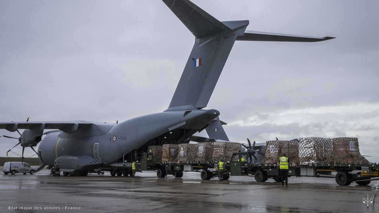 Franța trimite trei avioane militare cu ajutoare pentru Gaza/ Parisul anunță că are trei nave militare în estul Mării Mediterane gata să răspundă la evoluţia situaţiei