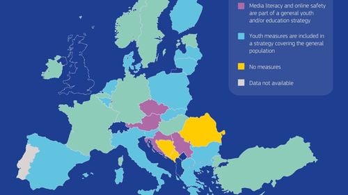 Tinerii români sunt convinși că pot identifica dezinformările, deși România are cea mai mare pondere a tinerilor cu competențe digitale scăzute – Raport al Comisiei Europene