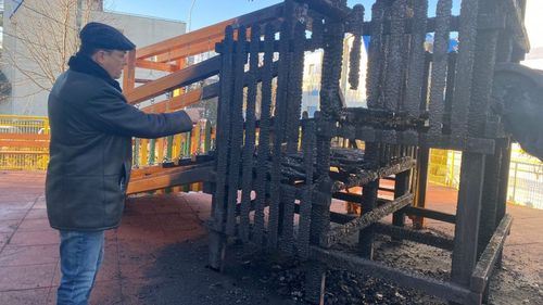 Loc de joacă pentru copii, nou-nouţ, incendiat noaptea la Focşani / Primăria anunță că va monta camere de supraveghere