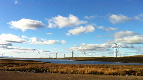 Exporturile britanice de electricitate către Europa au sporit pe seama majorării ponderii energiei eoliene și solare produse (The Times)