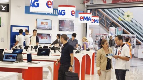 Site-ul eMAG, care susține avalanșa de utilizatori de Black Friday, a picat pentru scurt timp. Explicația companiei