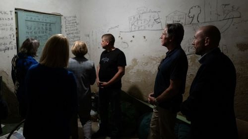 Blinken a vizitat o şcoală din Yahidne, unde soldaţii ruşi au ţinut prizonieri şi au torturat ucraineni