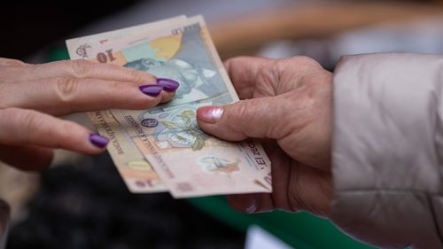 Moștenirea Guvernului Ciolacu: Viitorul Executiv de după alegerile din decembrie trebuie să înghețe salariile bugetarilor / Guvernul ar putea da totuși derogare