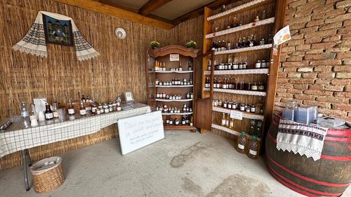 O familie dintr-o comună din Sibiu primește cumpărători chiar dacă nu e nimeni acasă / Vând afine, cătină și zmeură / ”Dacă ei au încredere să cumpere de la noi, să avem și noi încredere că fac ceea ce trebuie să facă”