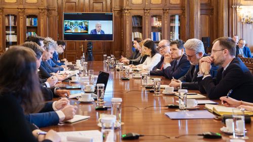 FOTOGALERIE Președintele Nicușor Dan, întâlnire cu un grup de ”reflecție strategică” înființat de Administrația Prezidențială. Discuții despre România și viitorul UE cu Corneliu Bjola, Iulian Fota, Marius Ghincea, Remus Ștefureac