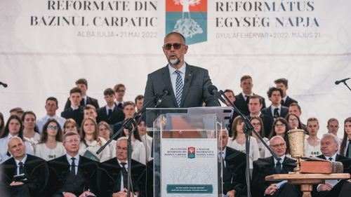 Nou gest controversat. Harta stilizată a Ungariei Mari la un eveniment la care a vorbit vicepremierul Kelemen Hunor/ Organizatorul evenimentului: Este vorba despre cele 10 episcopii care s-au format după 1918