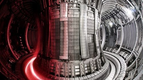 Succes major în domeniul energiei de fuziune nucleară: Laboratorul JET din Marea Britanie și-a doborât propriul record mondial pentru cantitatea de energie obținută din fuziunea a două forme de hidrogen