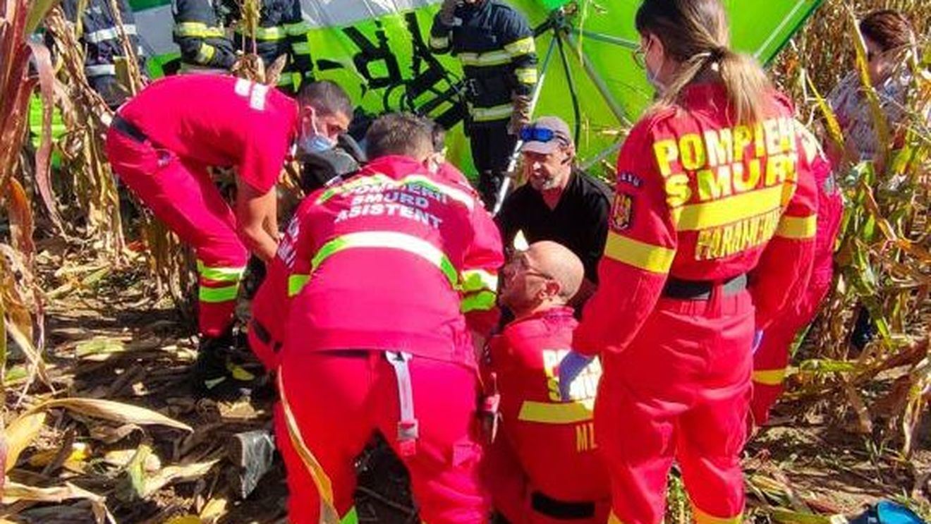 SIBIU: Un motodeltaplan s-a prăbușit la Șelimbăr / Doi bărbați au fost transportați la spital