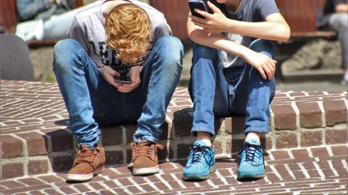 Ministrul Educaţiei, împotriva interzicerii telefoanelor în şcoli. Daniel David vrea, în schimb, un „control educaţional” al utilizării acestor gadget-uri în unităţile de învăţământ