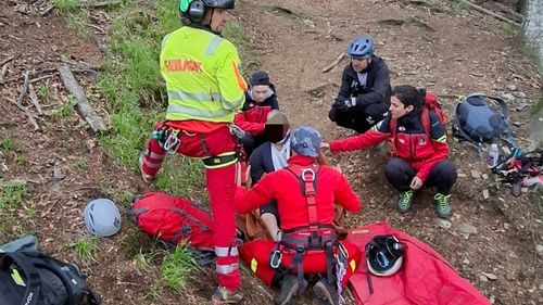 Biciclist accidentat grav în Munții Făgăraș / Un medic a ajuns la el după ce a coborât cu troliul din elicopter