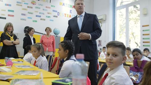 VIDEO Iohannis la deschiderea anului școlar: ”Unii politiceni se tem de școală. Aici sunt formați oameni care le taxează erorile de logică și de exprimare / În loc să fie adoptate măsuri pentru creșterea calității educației, se preferă măsuri de facilitare a fraudei la bacalaureat”