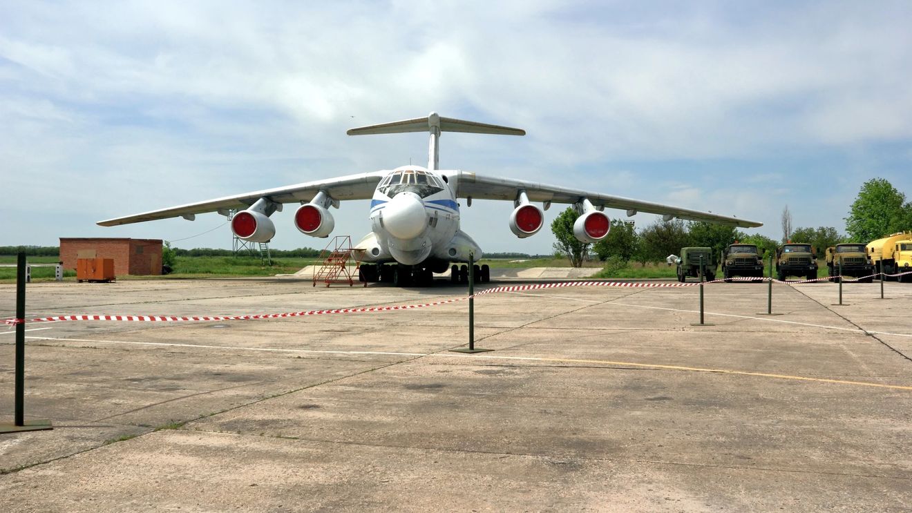 Ucraina a distrus două aeronave de mari dimensiuni pe aerodromul rusesc Taganrog / Una dintre ele este foarte probabil aeronava experimentală A-60 – un laborator zburător pentru testarea sistemelor laser de luptă (analiză BBC)