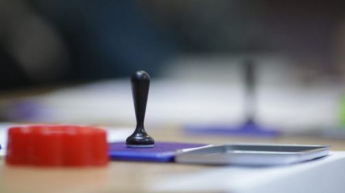 Alianța USR PLUS acuză o tentativă de fraudă la o secție din Alba: 200 de buletine pentru referendum ștampilate greșit, buletinele pentru alegeri - corecte