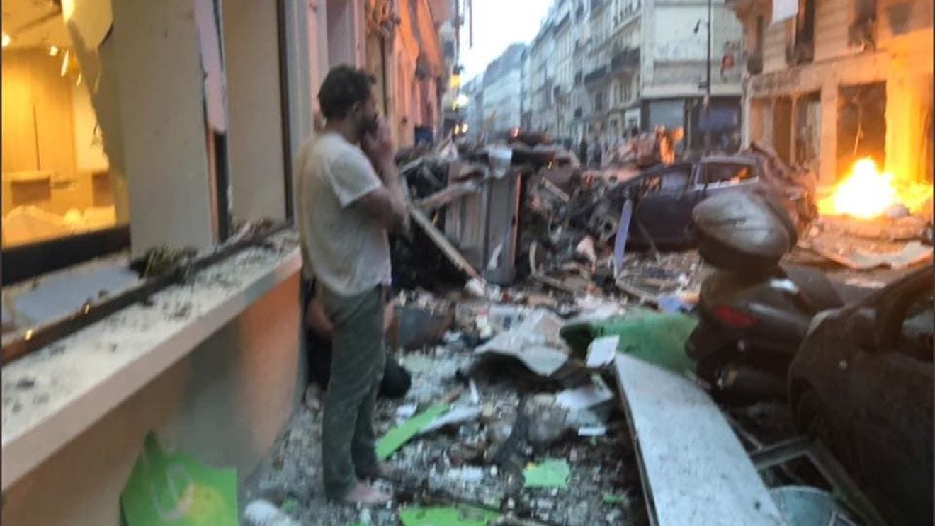 VIDEO Explozie în urma unei scurgeri de gaze la Paris: Doi morţi şi peste 40 de răniţi
