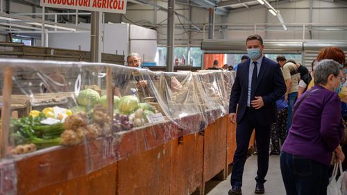 Primarul Ciprian Ciucu: Locuitorii Sectorului 6 și producătorii români nu au motive să își facă griji pentru închiderea piețelor amenajate în spații închise