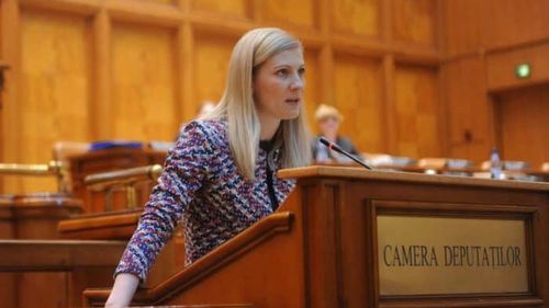 Pro România cere ca asistenților personali ai persoanelor cu handicap să nu li se interzică să cumuleze pensia cu salariul