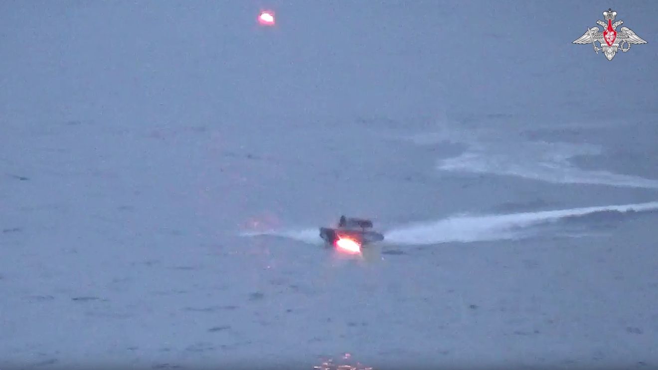 Moscova susține că o navă de recunoaștere rusească a fost atacată de trei ambarcațiuni ucrainene fără pilot în apele turcești: „Nava Flotei Mării Negre asigura securitatea gazoductelor Turk Stream şi Blue Stream”