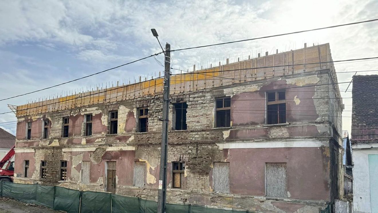 Rămăşiţe umane descoperite în planşeul unei foste şcoli dintr-o comună bistrițeană / Clădirea a fost cumpărată recent de un fost deputat