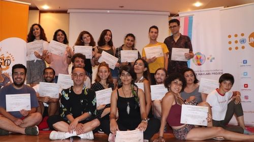 Aproape două treimi dintre tinerii turci vor să emigreze. Interesul pentru cursurile de limbi străine a sporit considerabil