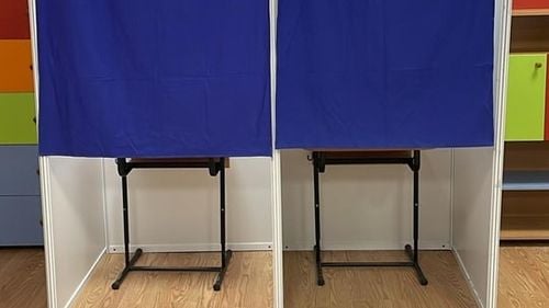 Numărul cabinelor de vot de la secţiile din Baia Mare, suplimentat / Primarul, obligat să suplimenteze până cel târziu la ora 12 la toate secțiile de votare