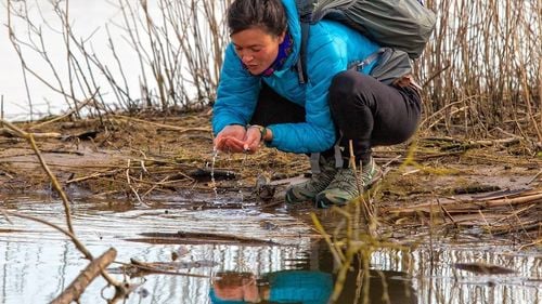 VIDEO “Să ocrotim ceea ce ne ocrotește pe noi”: motivația unei inițiative pentru calitatea apelor curgătoare/ Povestea activistei Li An Phoa care a călătorit sute de kilometri de-a lungul Dunării 