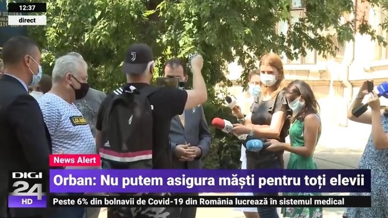 Un potestatar i-a oferit premierului Ludovic Orban un lanț, amintindu-i de apelul lui Rareș Bogdan: Ferecați ușile PNL pentru orice ales local al PSD/ Reacția liderului PNL