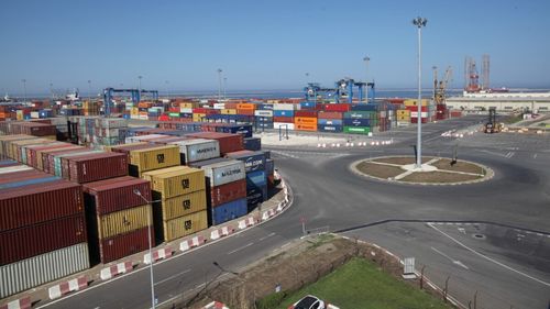 Administraţia Porturilor Maritime începe asfaltarea drumurilor intens circulate din Portul Constanţa