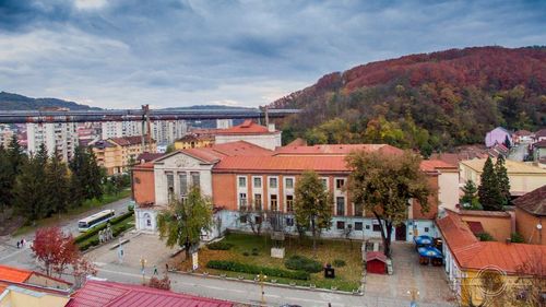 Casa de Cultură a Sindicatelor din Reşiţa scoasă din nou la licitaţie / Prețul de pornire e de 5,4 milioane de euro, considerat supraevaluat de administrația locală