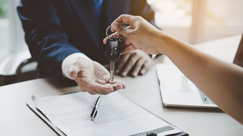 Cum își bate joc statul român de viața oamenilor / Coșmarul înmatriculării unei mașini second-hand. O experiență personală