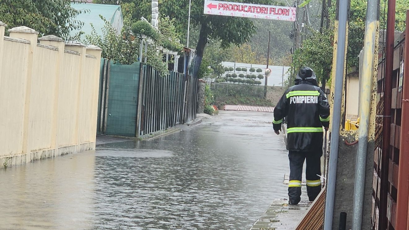 Cod portocaliu de viituri pe râuri din opt judeţe, până duminică după-amiaza